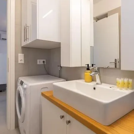 Mykonos Luxury With Jacuzzi Apartment