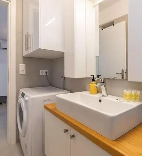 Mykonos Luxury With Jacuzzi Apartment