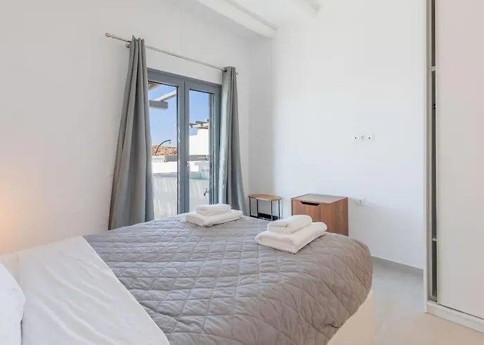 Mykonos Luxury With Jacuzzi Apartment